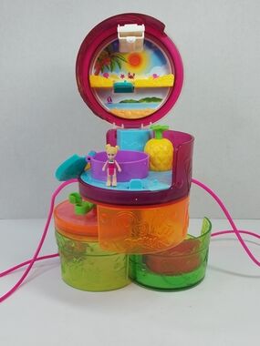 Polly Pocket Spin ‘n Surprise Compact Playset, Tropical Smoothie Shape Waterpark